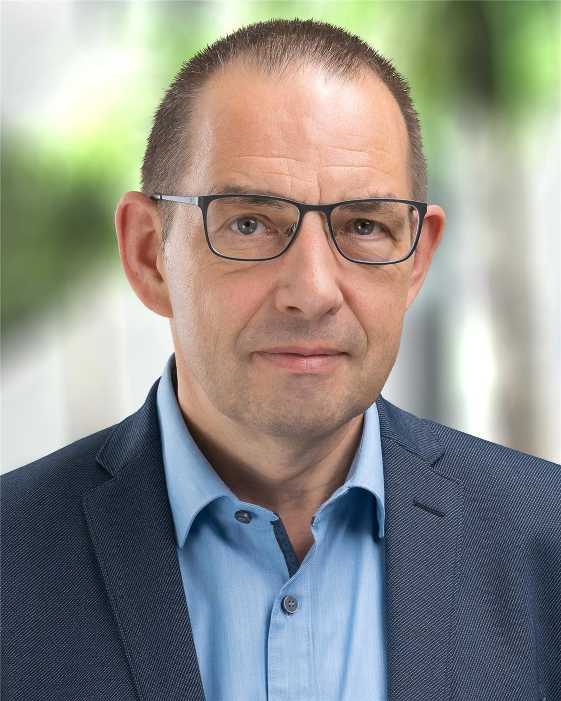 Portraitfoto von Hans-Jürgen Herbener